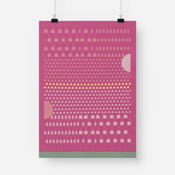 Obra de paper teixit de color rosa, entrellaçat amb paper rosa pal i groc. L'entrellaçat conforma figures geomètriques i una seqüència visual de repetició